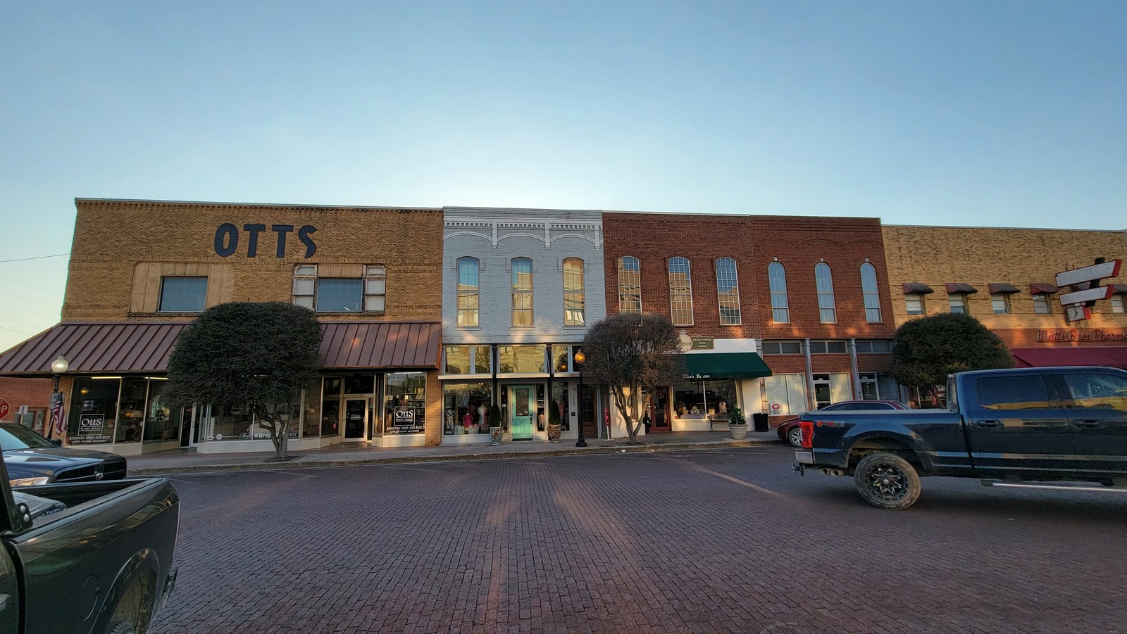 The Otts Furniture & Appliance building on South Commerce Street, downtown Gainesville, 2021.