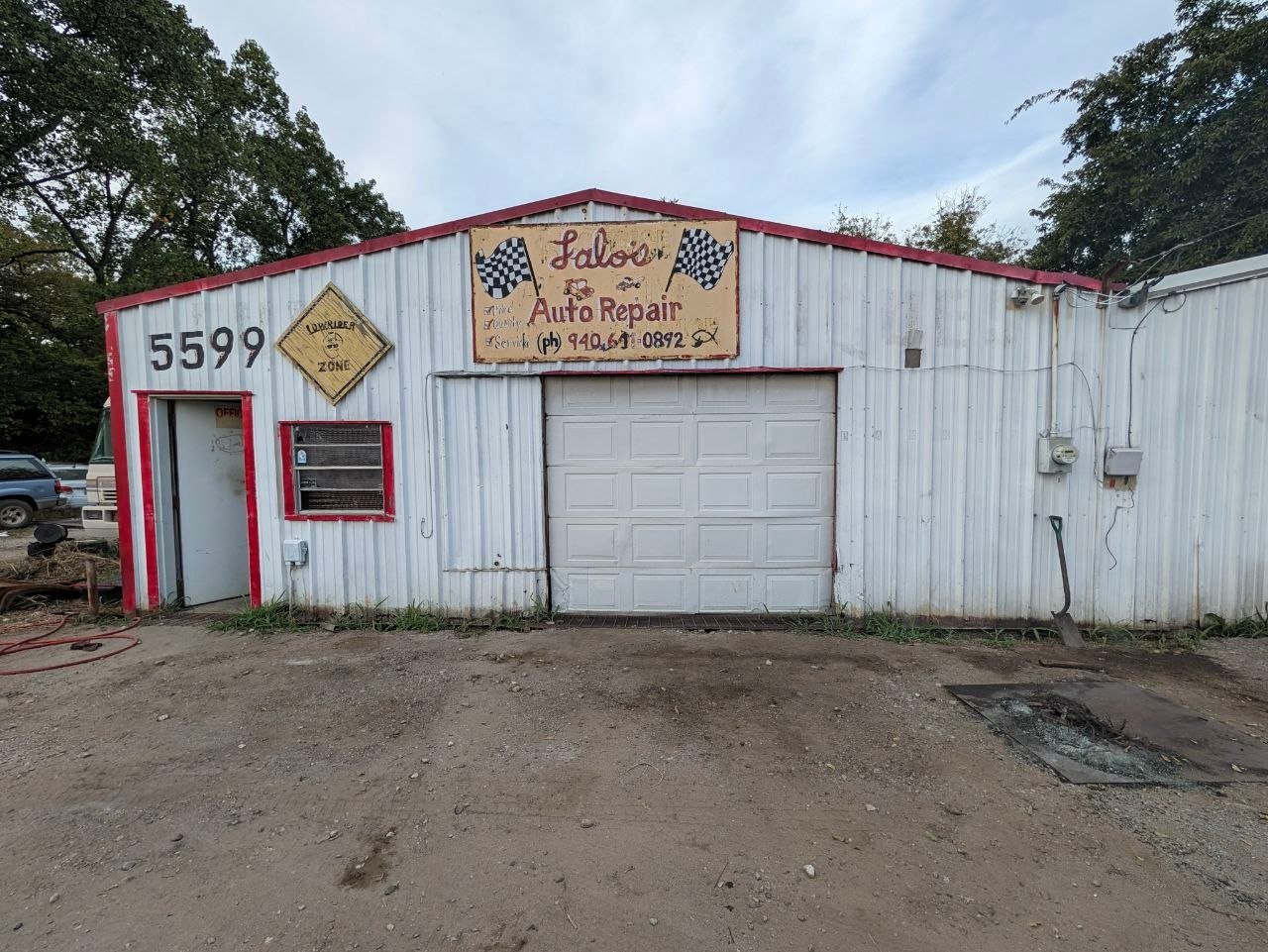 The front of Lalo's Auto Repair at 5599 E US Highway 82.