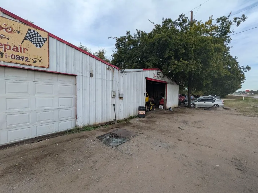 The shop buildings and lot at Lalo's Auto Repair on US 82.