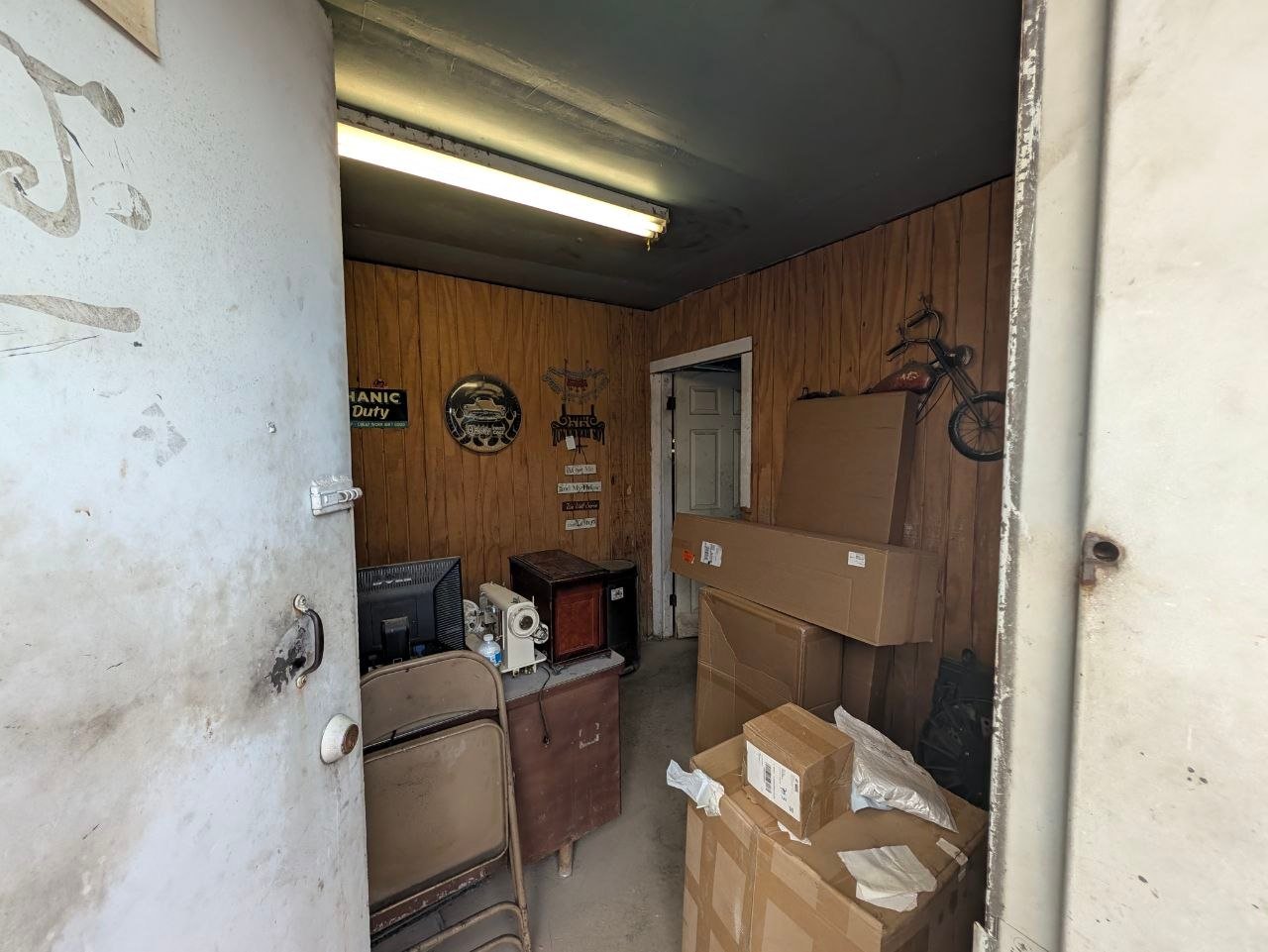 The office at Lalo's Auto Repair.