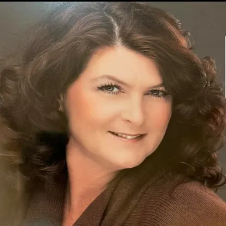 Portrait of Lisa Suzette Hamilton Rich