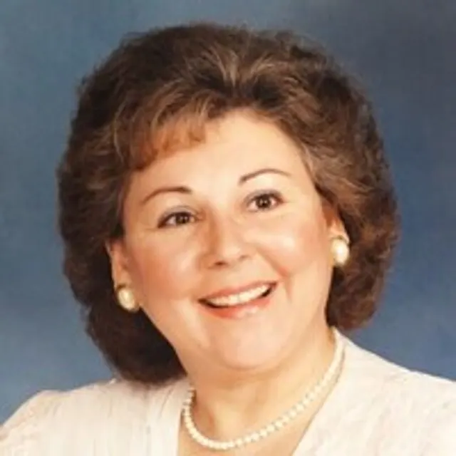 Portrait of Rochelle Rae Froh